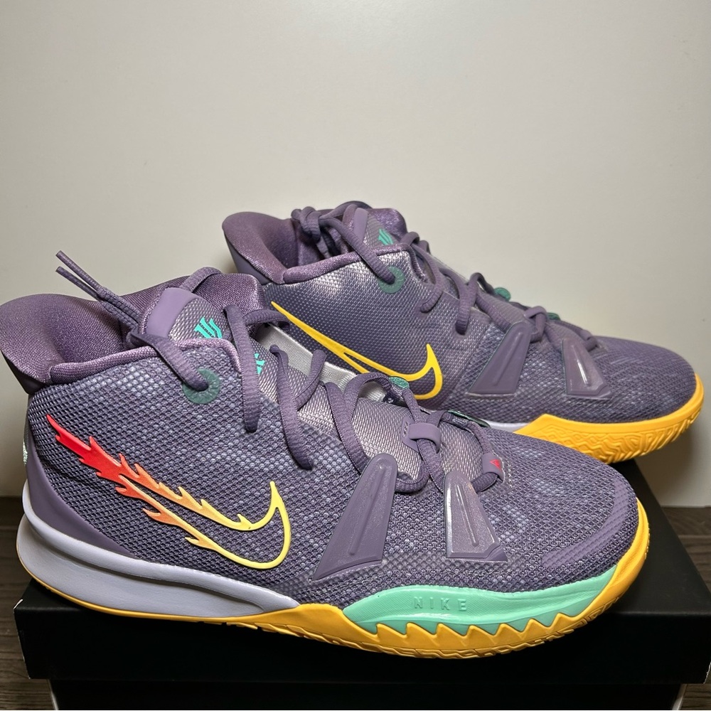 Nike Kyrie 7 Purple and Yellow Basketball Shoes 7Y - Picture 5 of 11